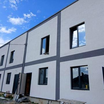 Продам 2х поверховий таун в Стрижавці р-н Кемпінг