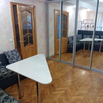 Богдана Хмельницького вул., 2