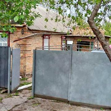 Продам не большой домик на восточной стороне