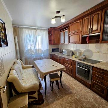 Продаж  3-кім. кв-ри у Києві по вул. Симиренка 1 Г