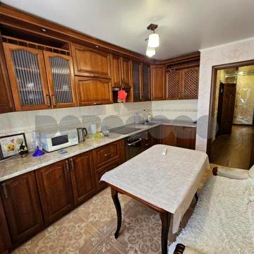 Продаж 3-кім. кв-ри у Києві по вул. Симиренка 1 Г