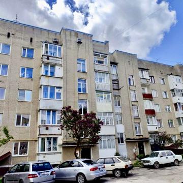 Продається 2-кімнатна квартира. Чортків