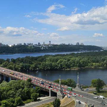 Дніпровська набережна вул., 1-А
