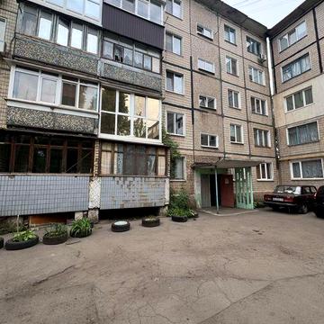 Продам 2 кімнатну квартиру по вулиці Пришвіна 4 .