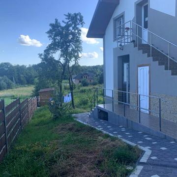 Здам в оренду будинок, або кімнату.  Ціна вказана за кімнату в місяць.