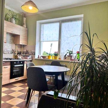 Продам 2-х к кв с. Гатне вул. Зелена 27 метро Теремки Голосіївський