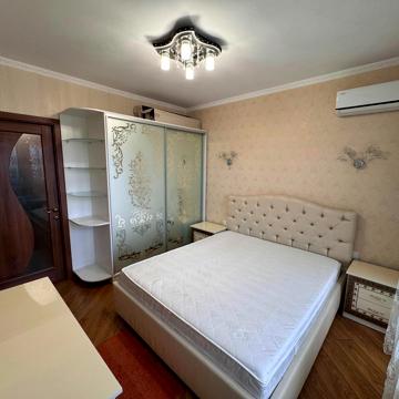 Бориса Гмирі вул., 18