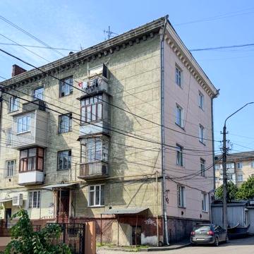 3х кімнатна сталінка 2 поверх на вул. Головній в Чернівцях
