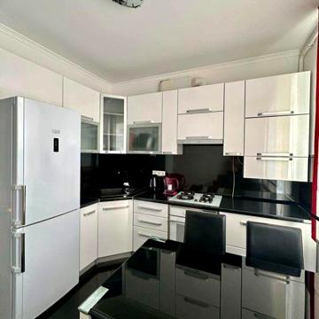 Продаж 1 кім. квартири з ремонтом та меблями