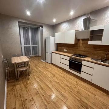 Естонська вул., 32д