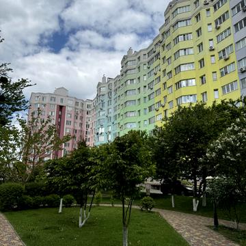 Теплична вул., 44