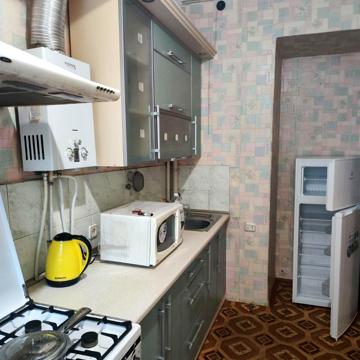 Адміралтейська пл. (Комунарів), 2