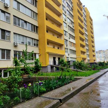 Академіка Сахарова вул., 16а