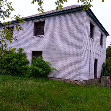 Будинок з земельною ділянкою