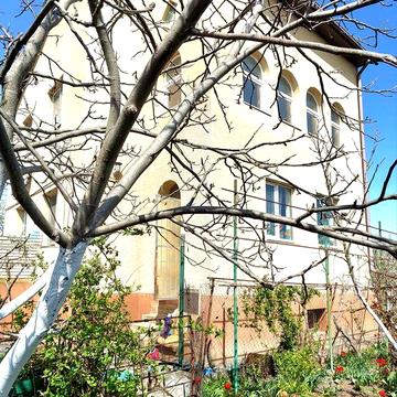 У продажу гарний будинок