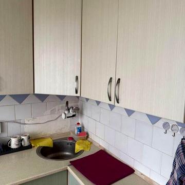 Продаж 1 км.кв., +гараж у дворі дому, без посередників