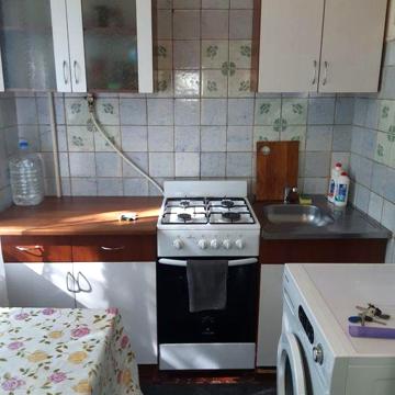 Здаю 1 кім кв Космонавтів 2/9, 34/18/8, балкон, меблі, техніка