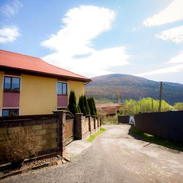 Продаємо велику 120 м 3х кімнатну квартиру Поляна Закарпатської