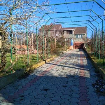 Будинок з видом на акваторію Дністровського лиману біля Овідіополя .