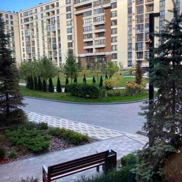 Практична вул., 8