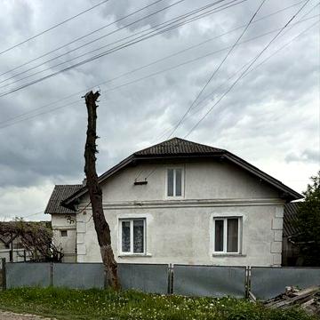 Продам будинок в селі Гусятин,поблизу Селеща Гусятин .