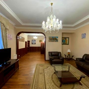 Хрещатик вул. (Kreschatic), 15