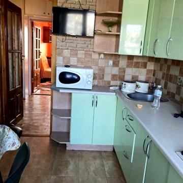 Сдам трикімнатну на Вишеньці