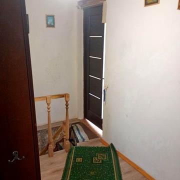 Здається пів дому