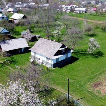 Будинок з ділянкою 60 соток Баня Березів