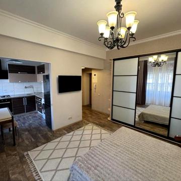 Сдается 1-комн. кв. в центре с паркоместом