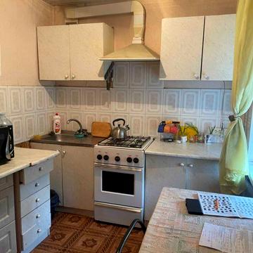 Продам однокомнатную квартиру .Проспект Науки ( Гагарина) 84.