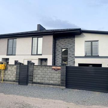Продам 2- поверховий котедж з ремонтом, меблями, технікою і гаражем.