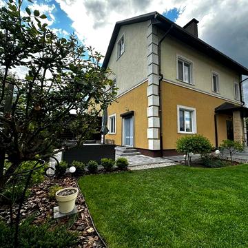 Будинок з ремонтом, ландшафтним дизайном в 10 хвилинах від Києва
