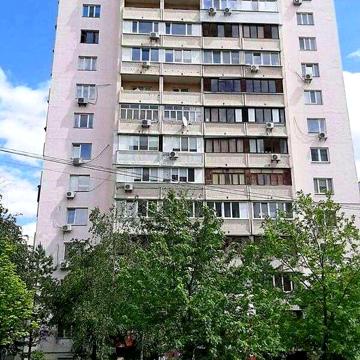 Лариси Руденко вул., 21