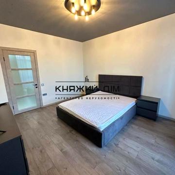 Героїв Крут вул., 16