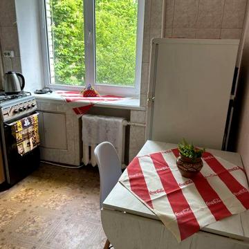 Дешева оренда 1 кім  в зеленому і тихому р- ні.