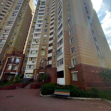Продам 2-кім. кварт. 72м2 з євроремонтом, пр.Гонгадзе 18е.