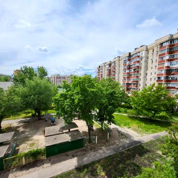 Леоніда Бикова бульв., 5
