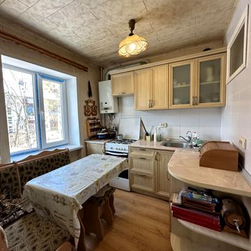 Академіка Вальтера вул., 10а