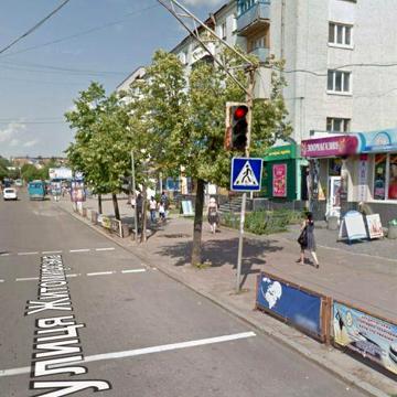 Продам 3-кімнатну квартиру біля ринку!
