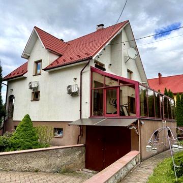 Оренда двоповерхового Будинку