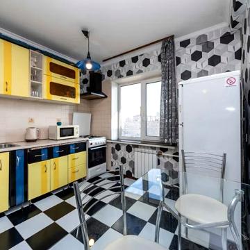 Йорданська вул. (Лайоша Гавро), 8