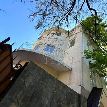 Львівська вул., 1б
