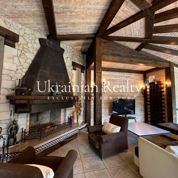 Андріївська, 31а