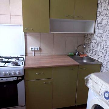 Сдам 1 комн.гостинку со своим с/у и кухней. . Р-н Одесской, к-р Салют.