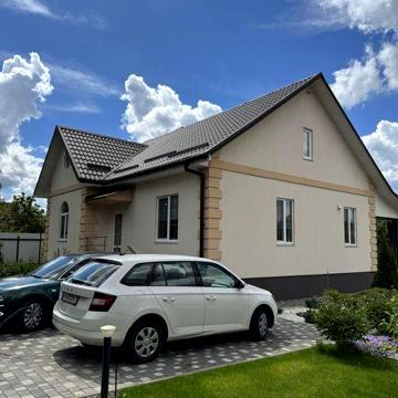 Продам будинок  2 поверхи 180м кв с. Чубинське