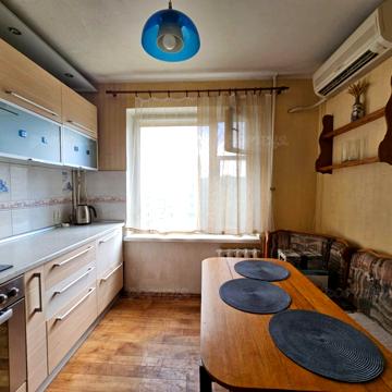 Героїв просп., 32