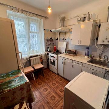 Будівельників вул., 27