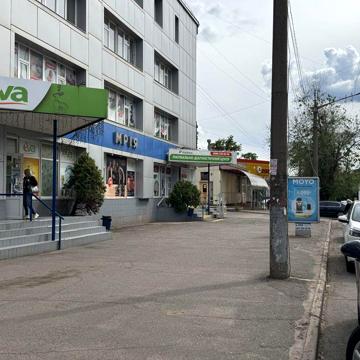 Продається 1 кімнатна квартира на площаді Визволення .