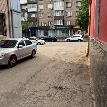 Продається 1 кімнатна квартира на площаді Визволення .